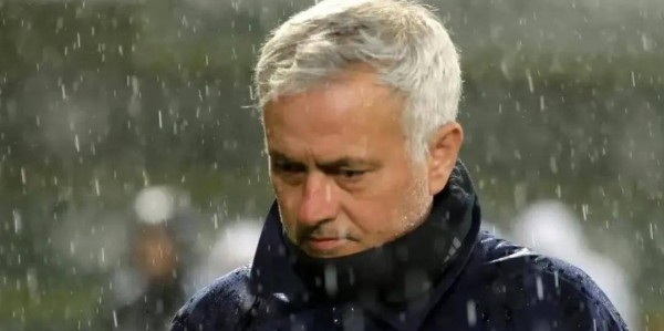 欧冠狂人走下神坛！穆里尼奥的欧冠淘汰赛，为何十年难求一胜？