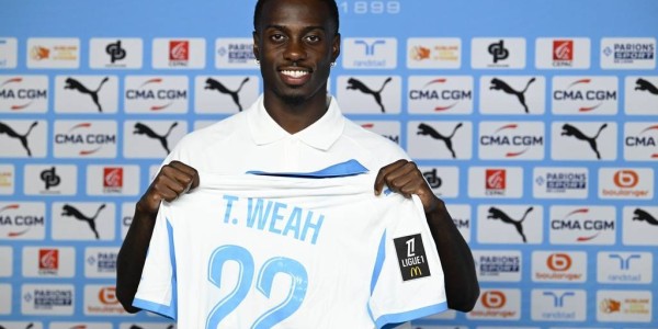 法甲马赛俱乐部召开新闻发布会 新援蒂莫西-维阿亮相
        
    法甲马赛俱乐部召开新闻发布会 新援蒂莫西-维阿亮相