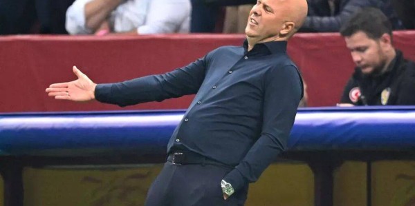 利物浦欧冠0-1客负加拉塔萨雷，斯洛特乱点鸳鸯谱坑惨两将，各项赛事遭遇两连败