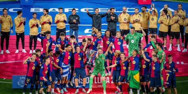 史诗级成就！巴萨2025年37场西甲连续破门轰102球，追平82年前传奇神迹